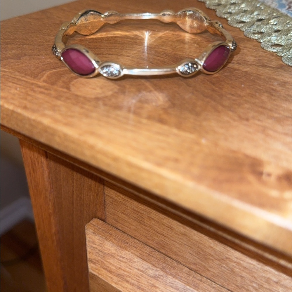 Vintage Crown Trifari Red Lucite Cabochons Gold Clip Earrings and Bracelet Set - Picture 13 of 13